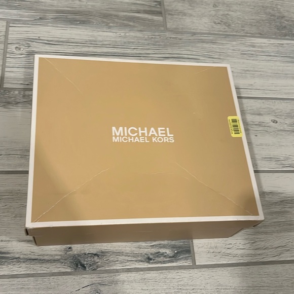 Michael Kors - Picture 2 of 6